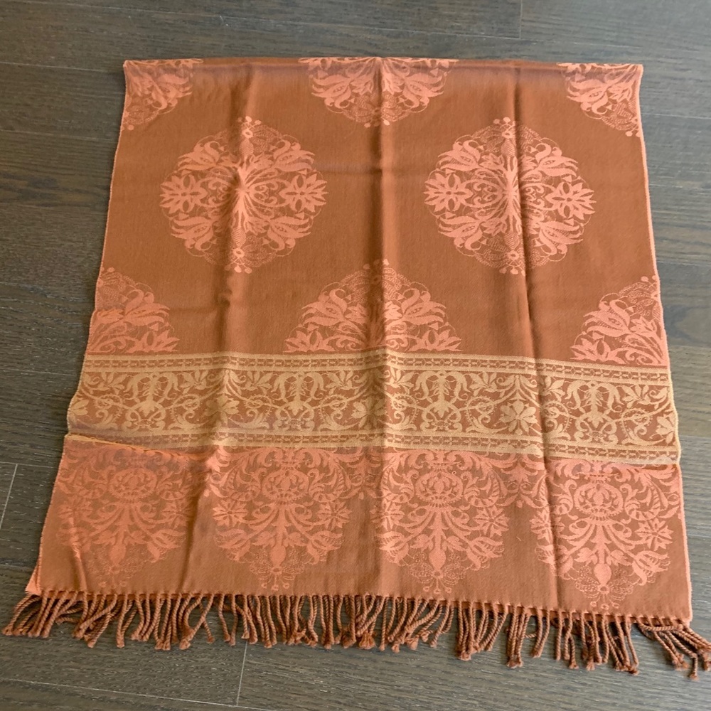 Italian wool shawl with fringe